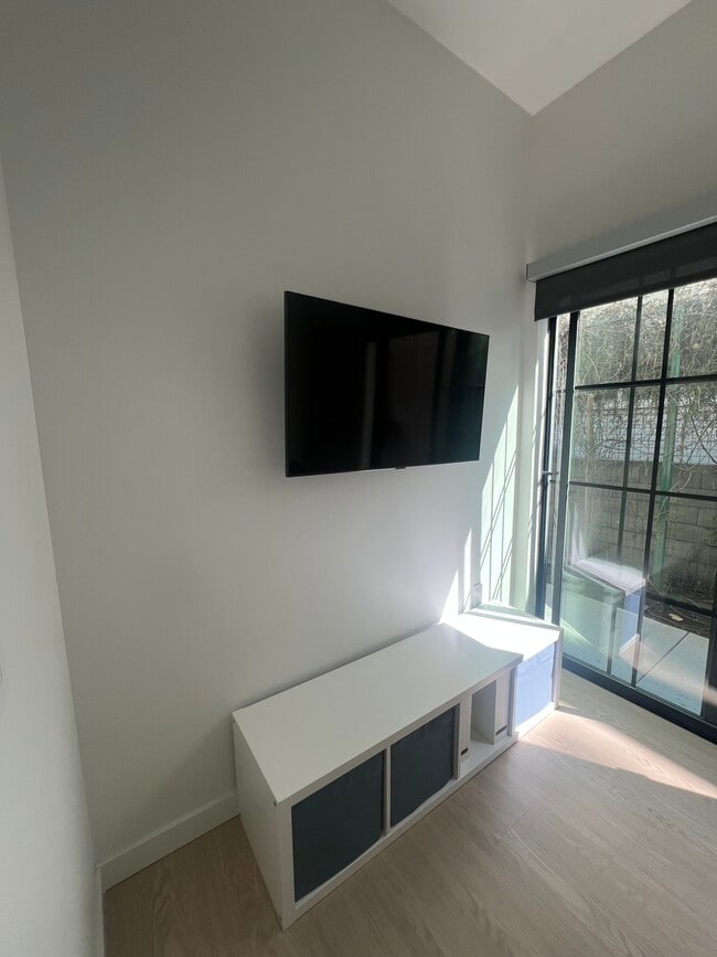 Photo - 1901 Overland Ave Unidad 106B