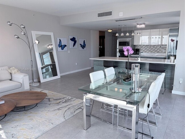 Photo - 460 NE 28th St