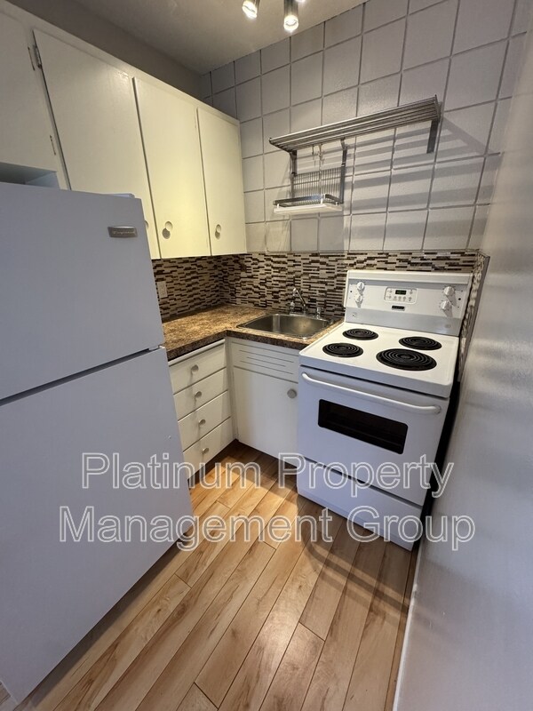 Photo - 1001-1002 2 Ave NW