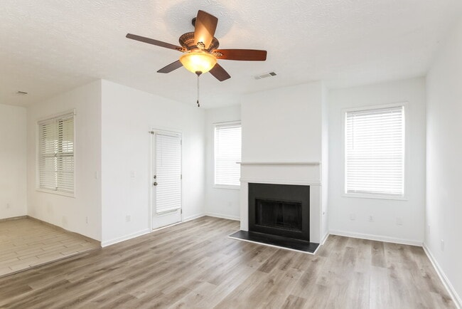 Photo - 610 Clairidge Ln SW