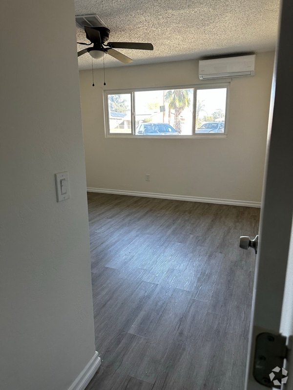 Building Photo - 9490 Elm Ave Rental