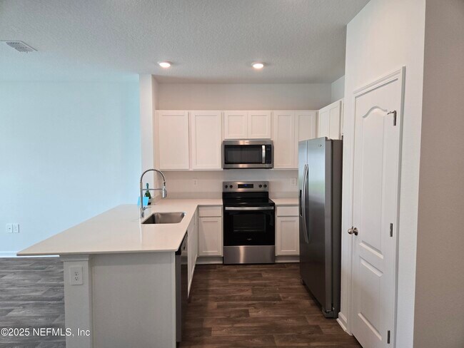 Photo - 1550 Jeremiah St