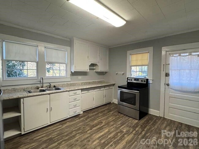 Photo - 70 Crowell Dr NW