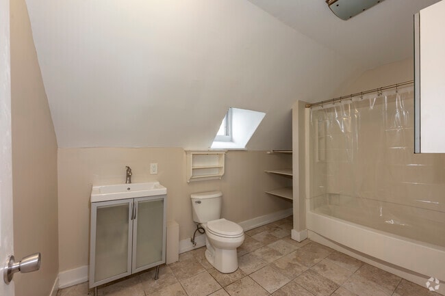 2BD, 1BA - Bathroom - 1,000SF