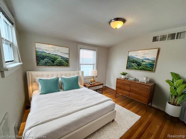 Photo - 598 Notre Dame St