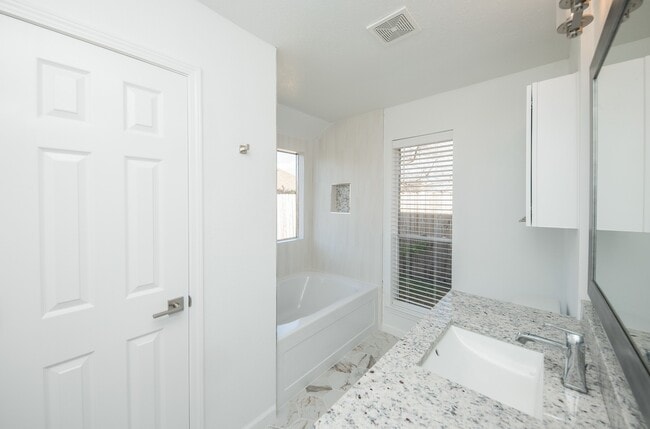 Photo - 121 Coffee Ln