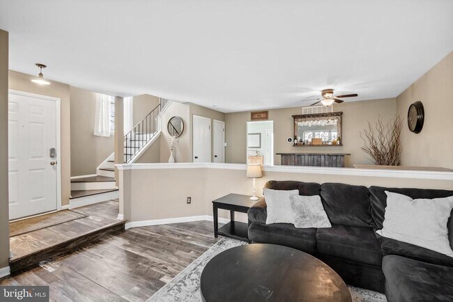 Photo - 44 Burgundy Dr