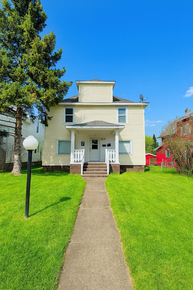 Building Photo - 606 N 60th Ave W Unit Upper