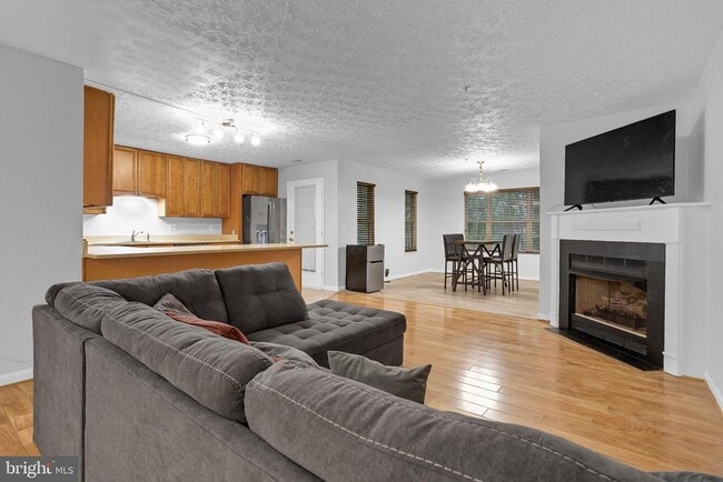 Building Photo - 3708 Excalibur Ct Unit 102