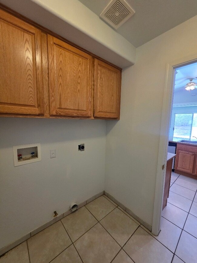 3225 N Yavapai St
