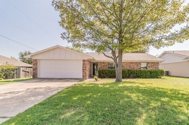 Building Photo - COMING SOON! UPDATED 3 BEDROOM IN ALEDO