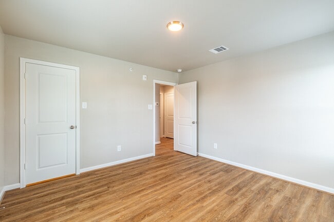 Photo - 231 Pk Pl Cir Unit D