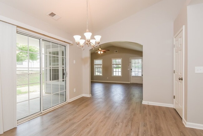 Photo - 2010 Greenhill Pass