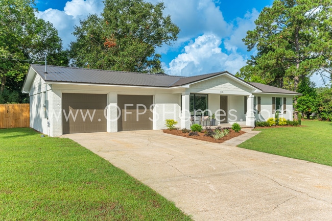 Photo - 118 Oregon Dr NE