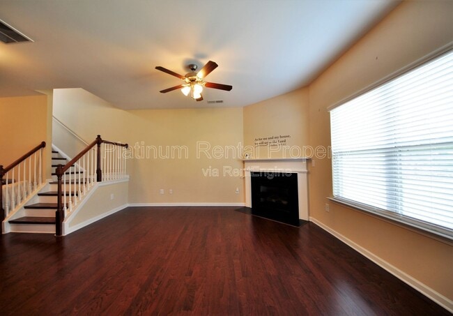 Photo - 1464 Wilford Dr NE