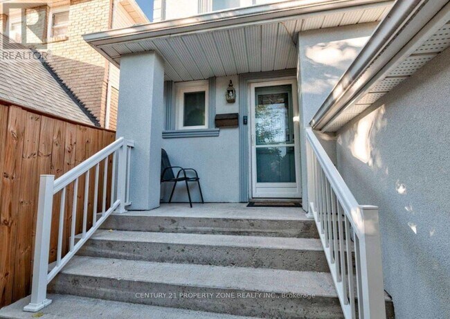 Photo - 6 Roehampton Crescent