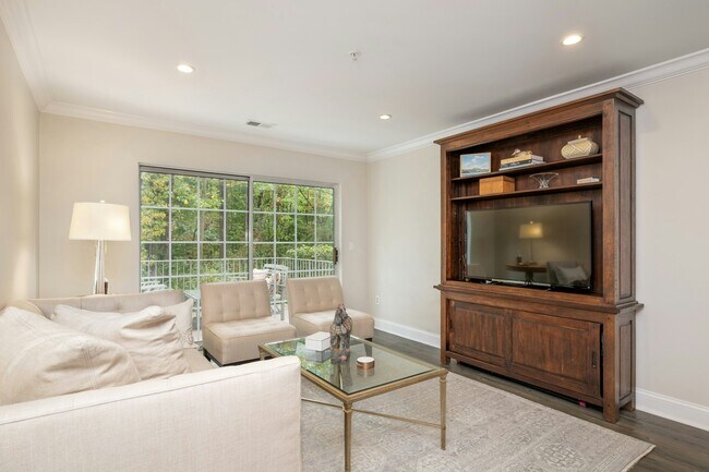 Photo - 141 Riveredge Dr