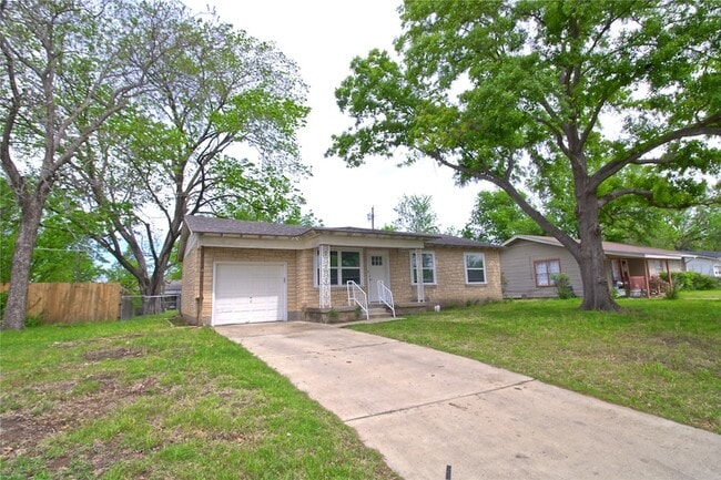 Photo - 115 Charles Ln