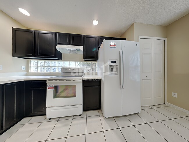 Photo - 8220 Abbeyfield Dr