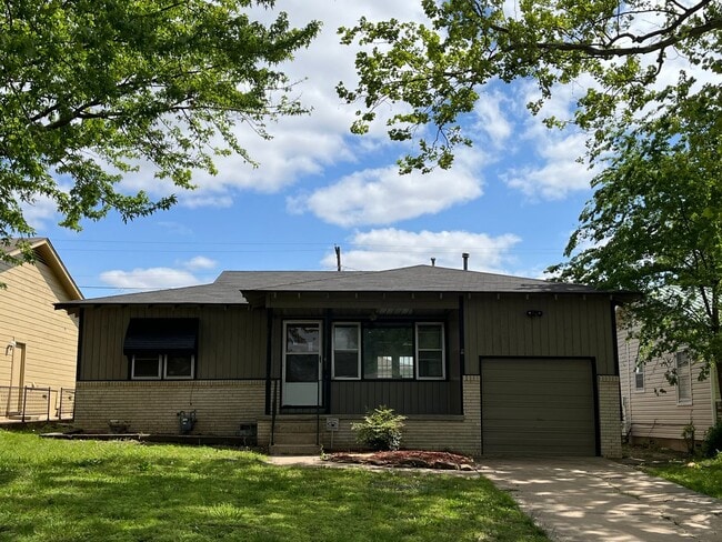 Building Photo - Three Bedroom Tulsa, 1 Bath