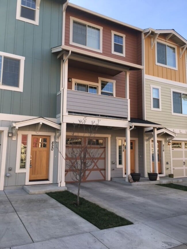 3 LEVEL CONDO W/ UPGRADES, GARAGE/ FENCED ... - 3 LEVEL CONDO W/ UPGRADES, GARAGE/ FENCED ...