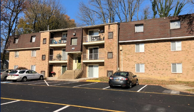 Holly Oak Manor - Holly Oak Manor Apartments
