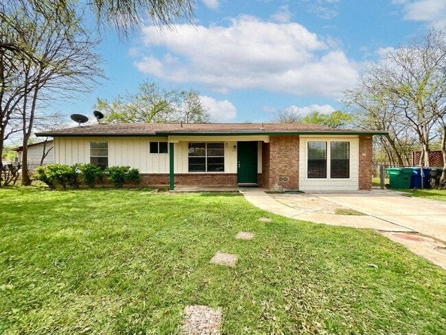 Building Photo - *MOVE IN SPECIAL* Tucked Away on a Cul-de-Sac | 3-Bedroom San Antonio Home!