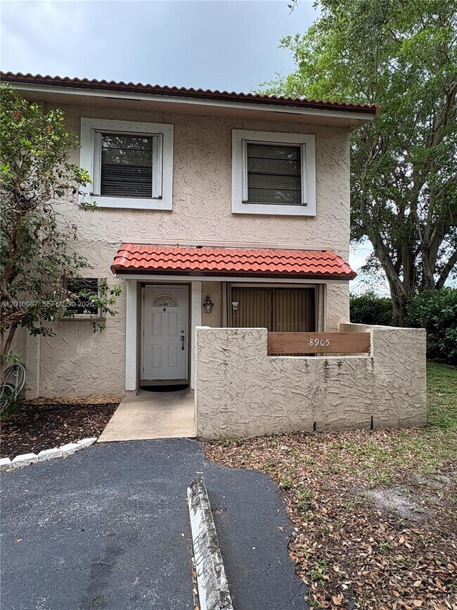 Building Photo - 8905 NW 38th Dr