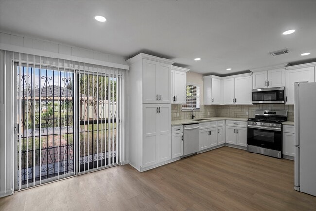 Photo - 3613 Crandon St