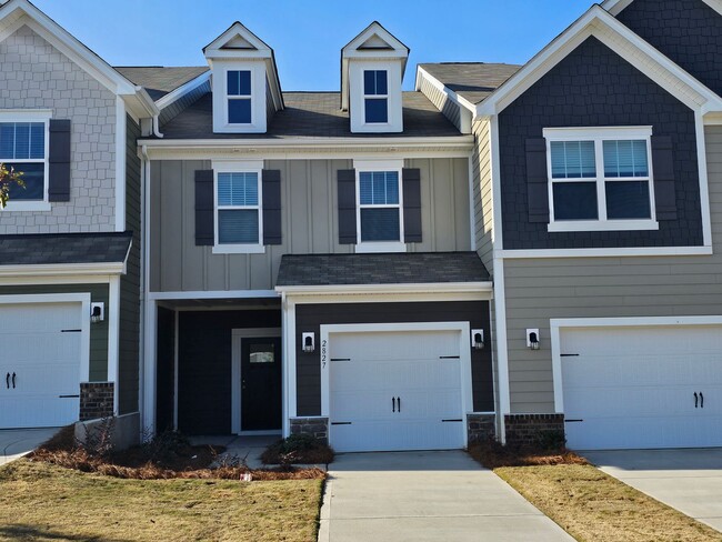 Building Photo - Like New Town Home in Kellerton Place, Monroe!