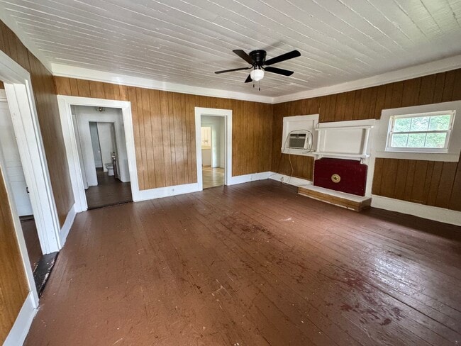 Photo - 2 or 3/1 in Grover, NC really located in E...