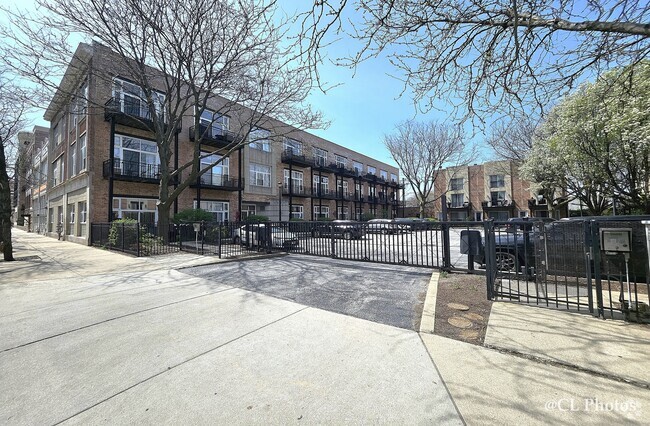 Building Photo - 1844 S Michigan Ave Unit 205 Rental