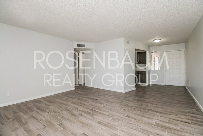 Photo - 1050 W University Dr Unit 202