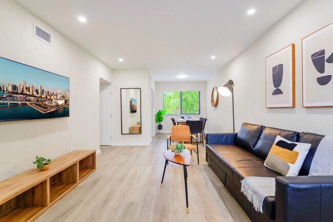 Photo - 700 SW 11th Ave Unidad FL1-ID1230855P