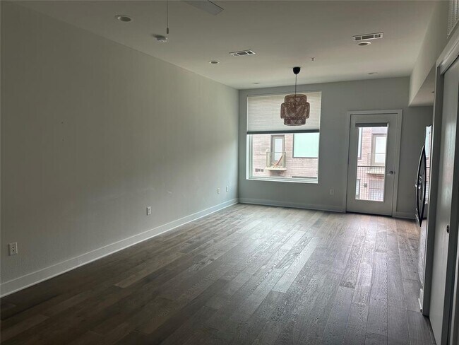 Photo - 1800 E 4th St Unit 321
