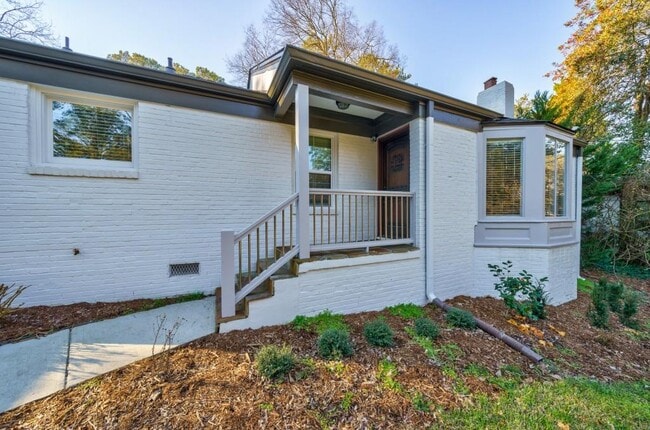 Photo - 995 Lindbergh Drive NE