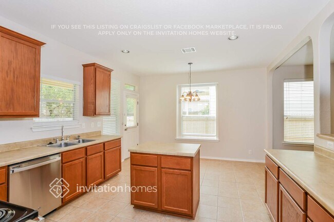 Photo - 710 Campion Red