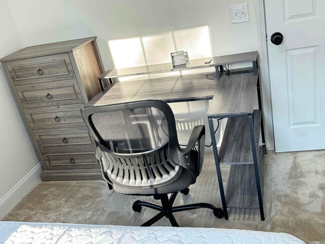 Photo - 2210 Pansy St NW