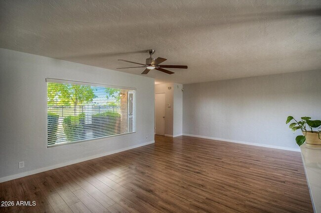 Photo - 1526 W Windsor Ave
