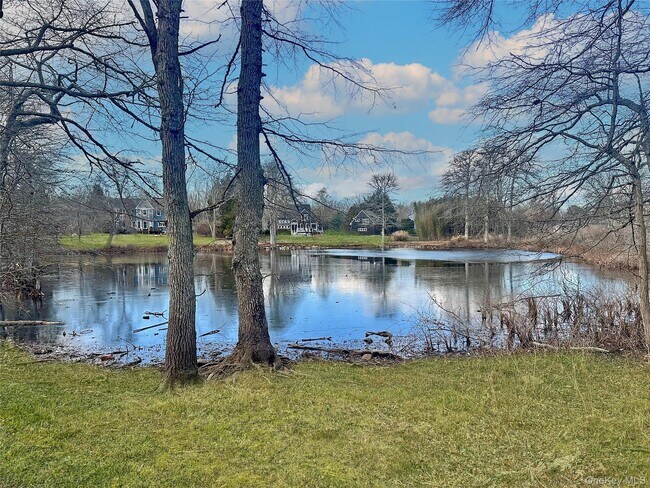 12 Dogwood Ln