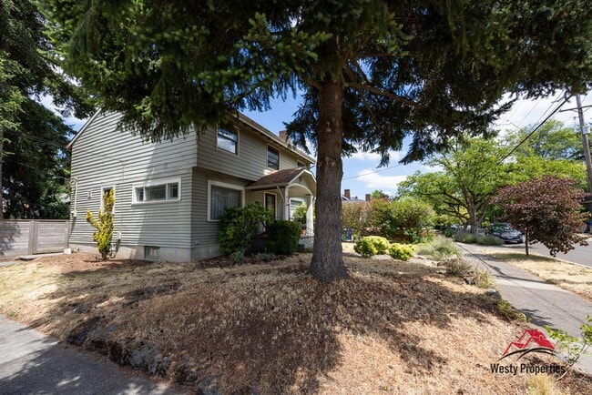 Photo - 2407 NE Skidmore St