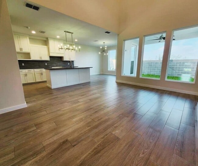 Photo - 7506 Cresta Bella St