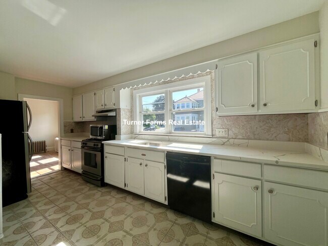Building Photo - 10 Eliot St Unit 1 Rental