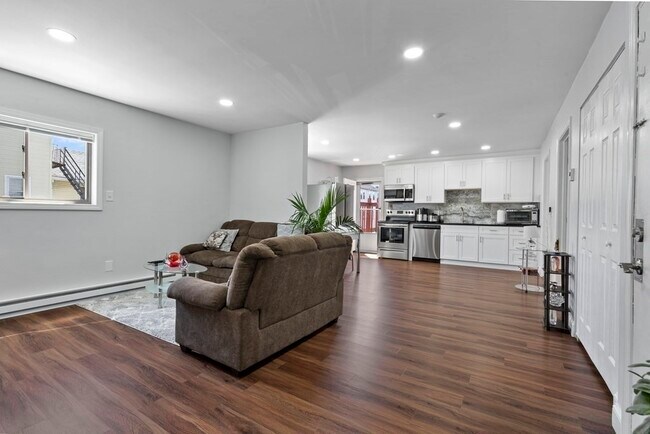 Photo - 165 Saratoga St Unit 2