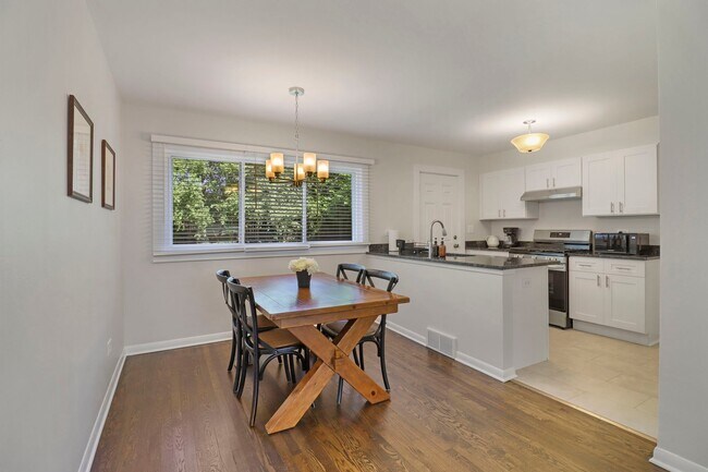 Photo - 2309 Western Ave Unidad 2311