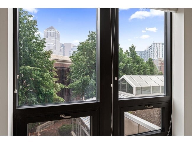 Building Photo - 500 500 E Grant St Unit 209