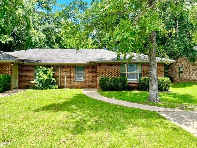 Photo - 10800 Kiamichi Dr House