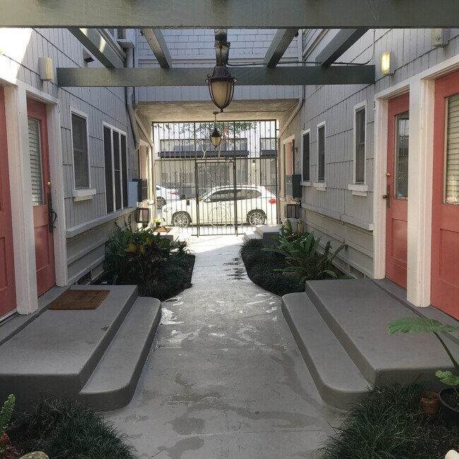 Photo - 625 E Broadway