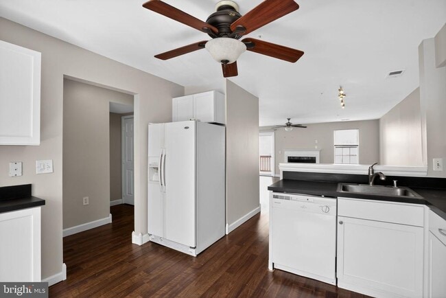 2492 Wentworth Dr