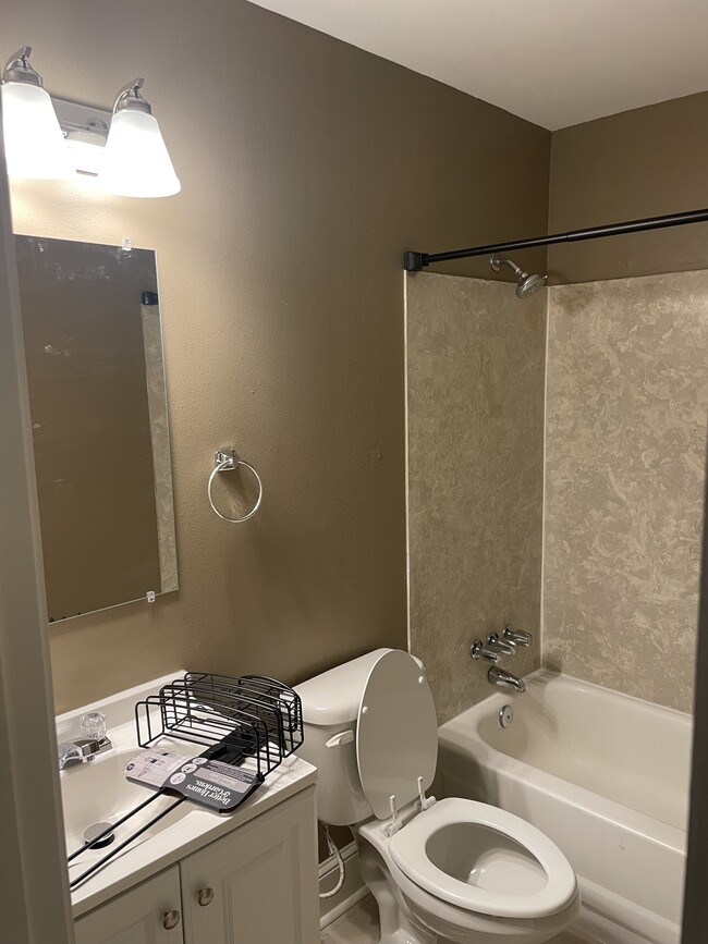 Bathroom - 2621 Tupelo St Unidad 2621 Tupelo st